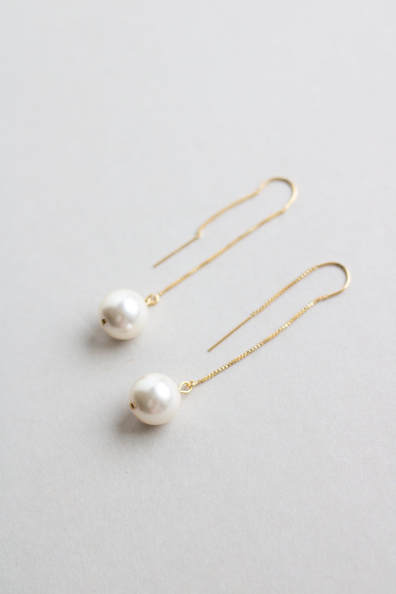 Minimal AMARA | glass pearl earrings